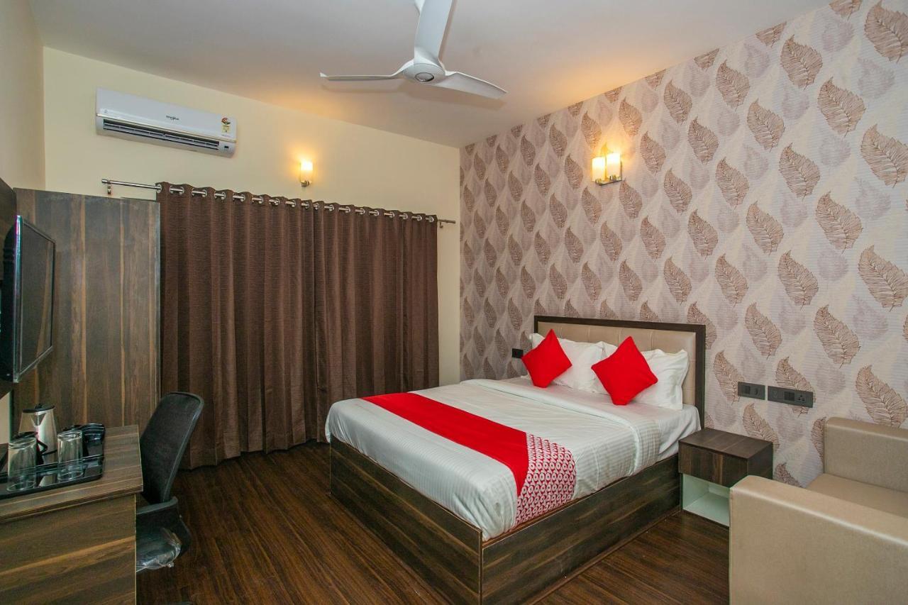 Collection O Premium Eden Au Lac Near Sri Someshwara Swami Temple بنغالور المظهر الخارجي الصورة